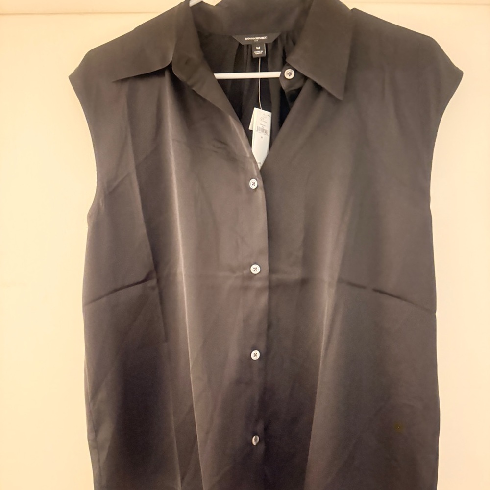Banana Republic Black Sleeveless Button-Down Shirt